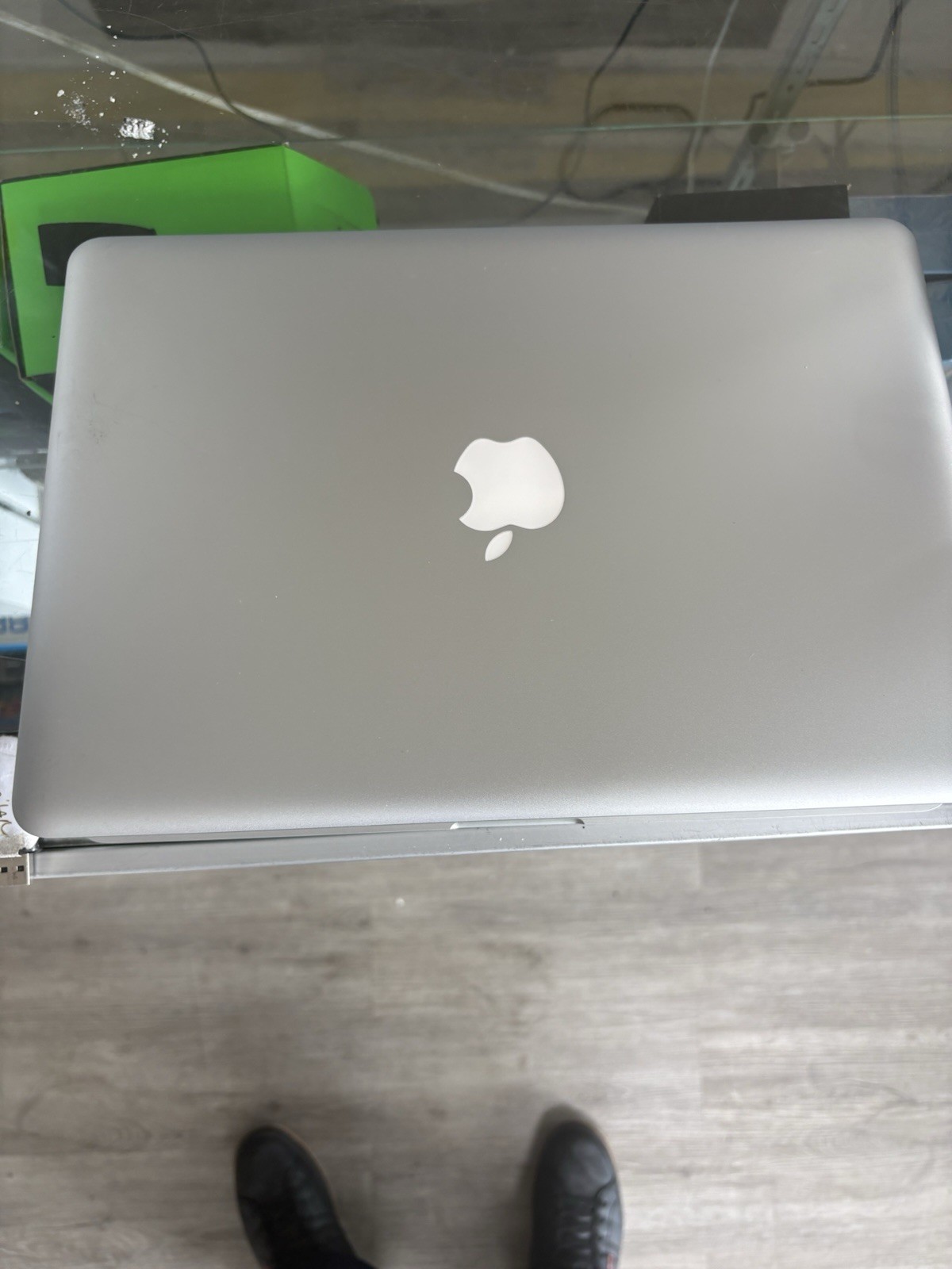 Apple MacBook Pro Intel Core i5 2.5 Ghz  13 inch laptop