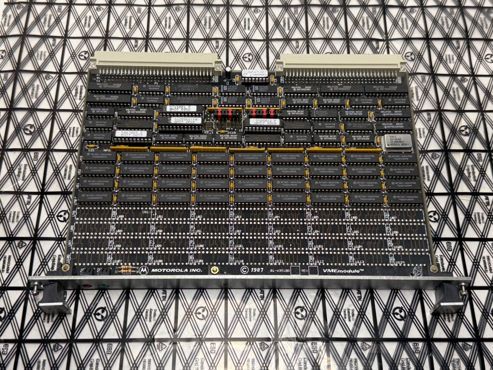 Motorola MVME 226-1 VME Memory Board  01-W3510B
