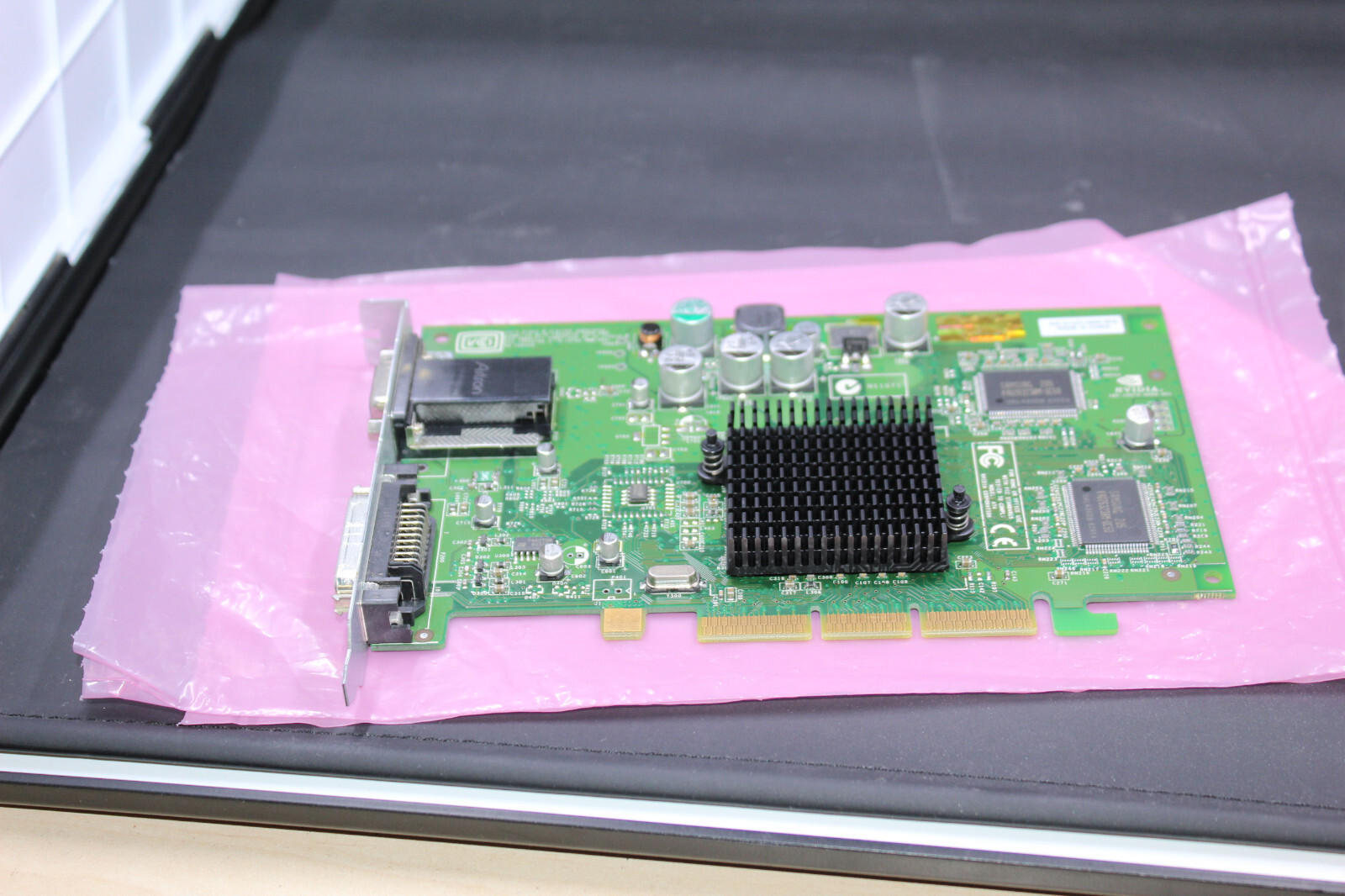 603-0515 630-3899 900-07425-0660-6PB Apple Nvidia DVI VGA Video Graphics Card