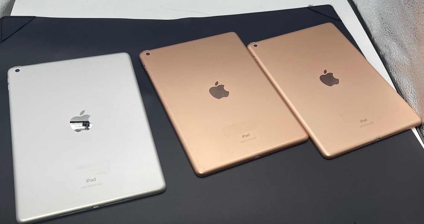 Apple iPad 7th Gen 32GB Wi-Fi GOLD or SILVER 10.2" Fully Working