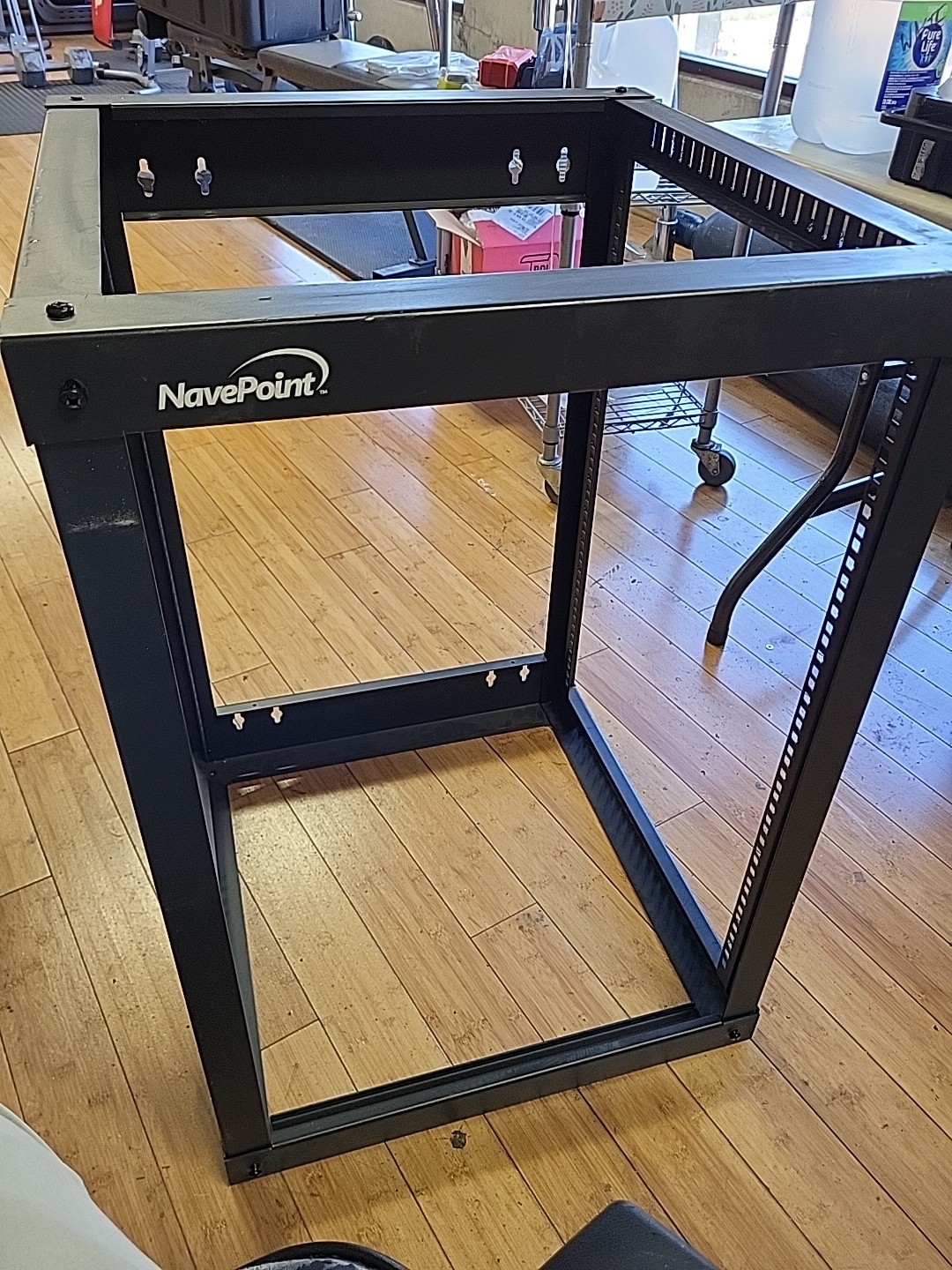 21.5"x32"x22" NavePoint 15U Side Load Wall Mount Network Rack With 16 Cage Nuts