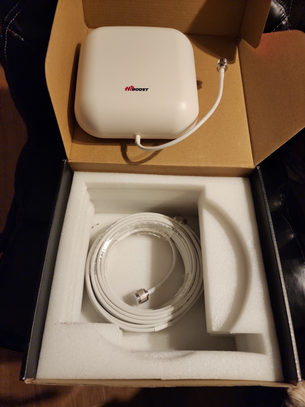 Wide Band 698-2700 MHz Wall Mount Panel Antenna 