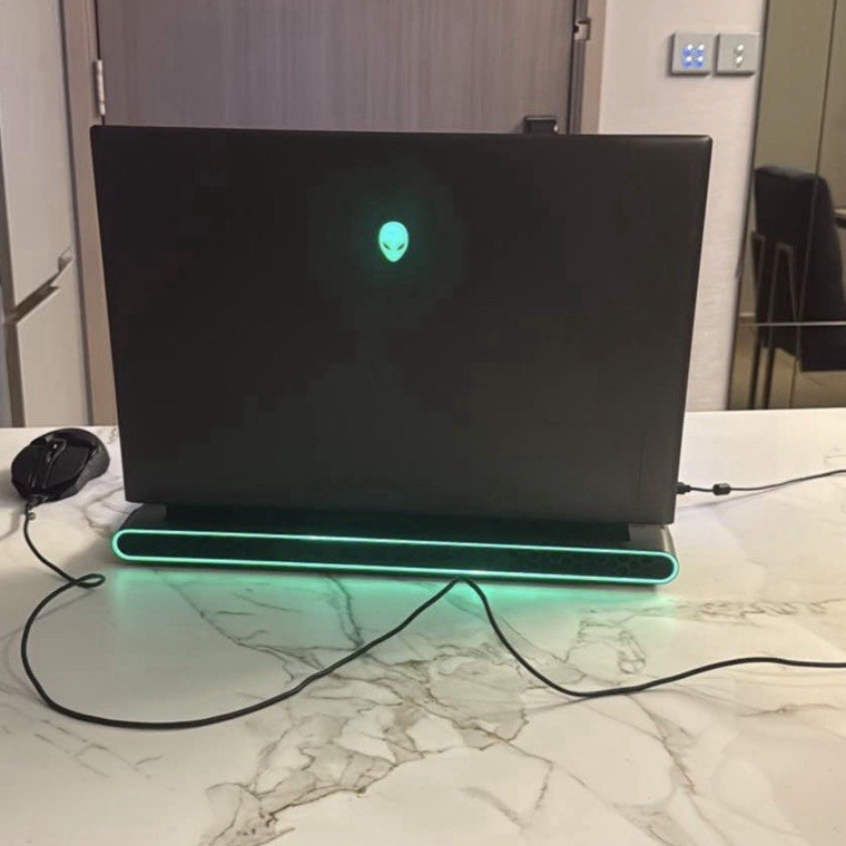 Alienware M18 - RTX 4090 / i9-13980HX / 64GB RAM/ 3.73 TB / 400Hz Display