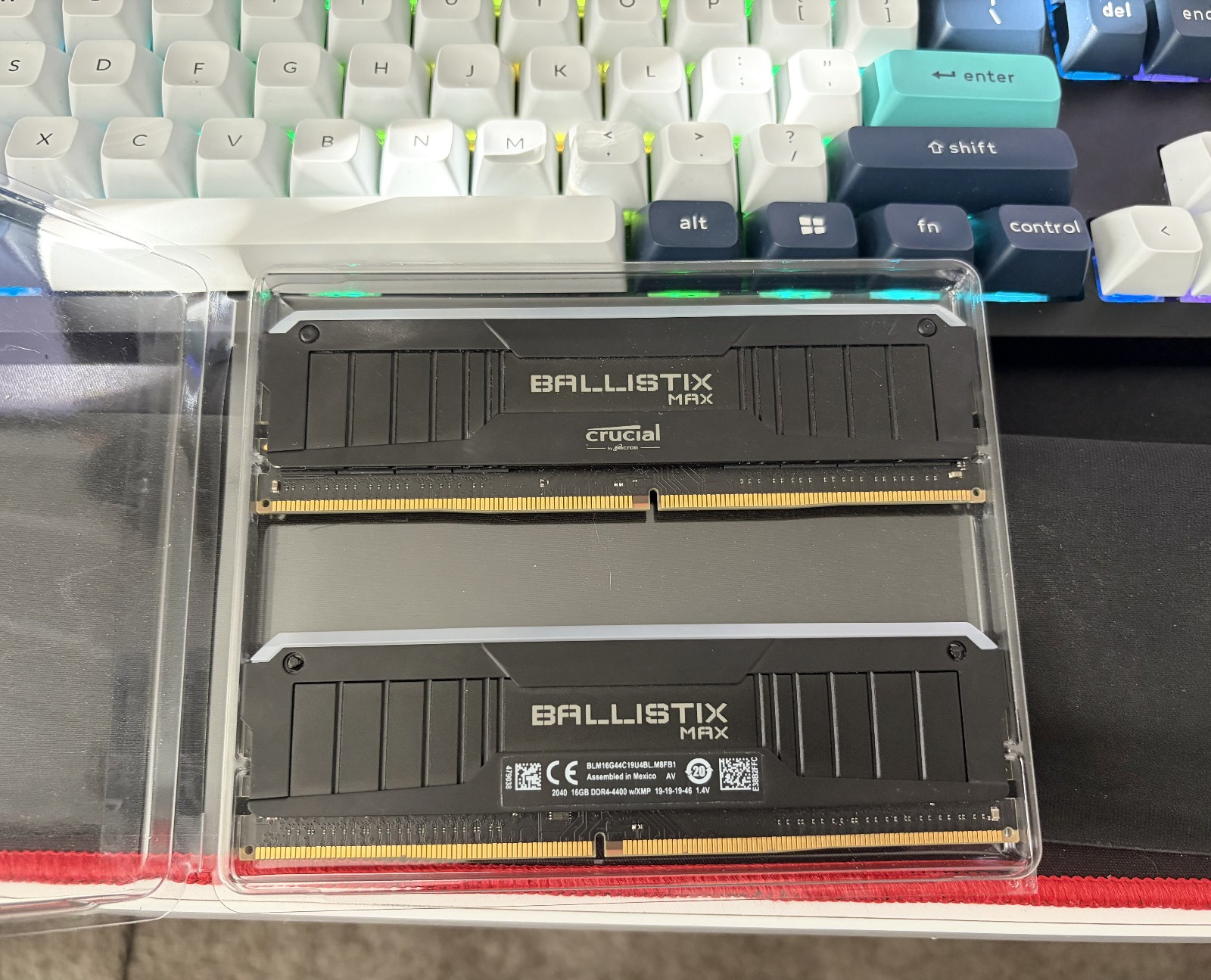 Crucial Ballistix Max RGB 32GB (2x16GB) RAM DDR4 4400MHz BLM2K16G44C19U4BL