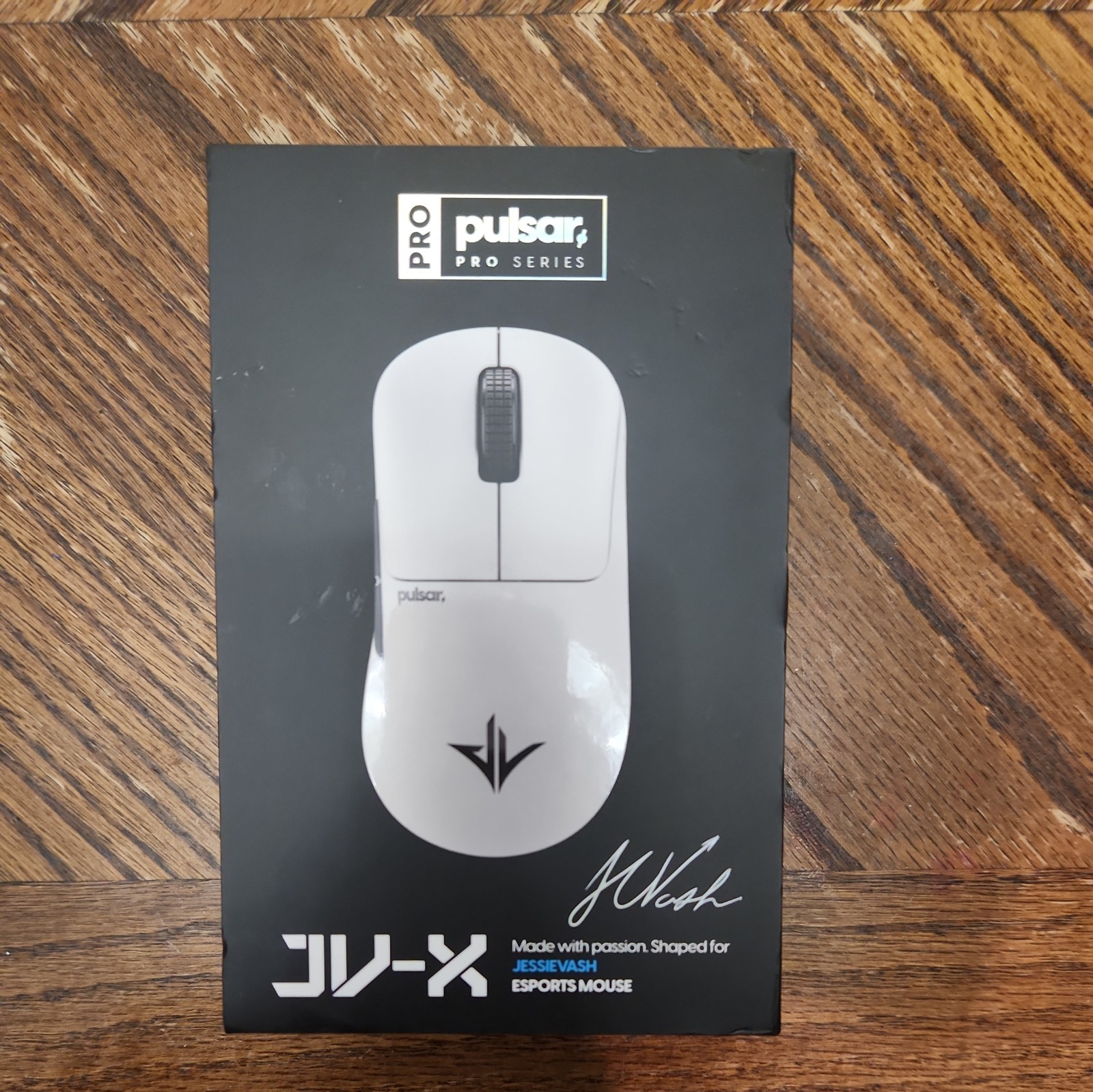 Pulsar Pro Series JV-X Wireless Mouse Jessie Vash White Gaming Ergo Palm Claw