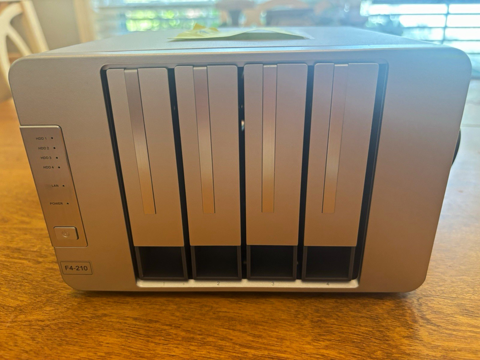 TerraMaster F4-210 4-Bay NAS 4 GHz / 2 GB DDR Server Silver PC/Mac Ethernet USB