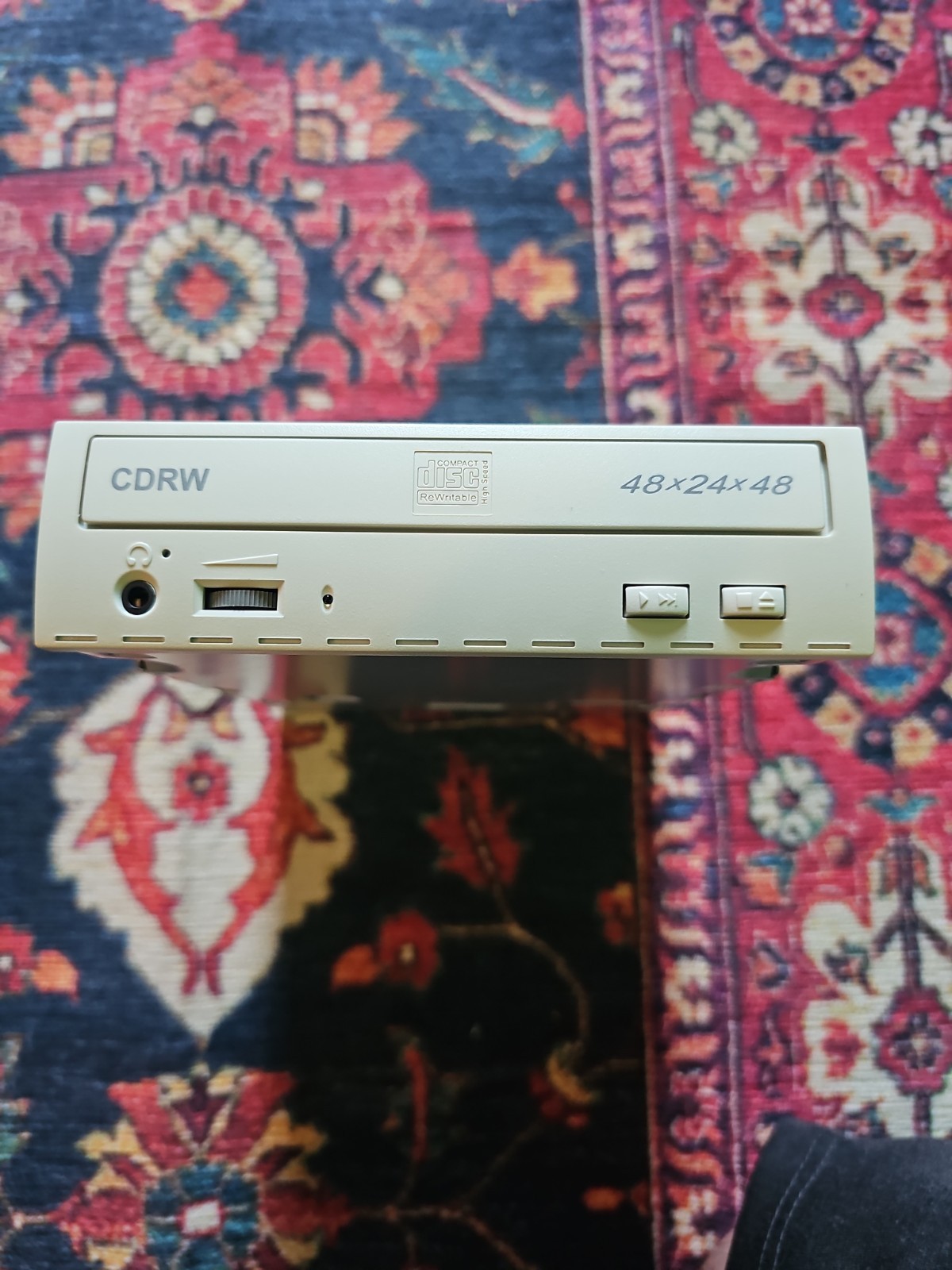 BenQ CDRW IDE Drive - White Bezel Model 4824P 48x24x48 untested
