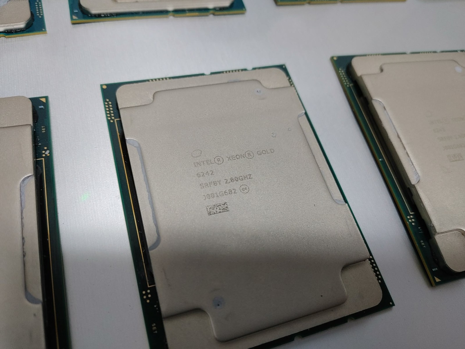 Intel Xeon Gold 6242 SR8FY 2.8GHz 22MB 16-Core 32 Thread FCLGA3647 CPU Processor