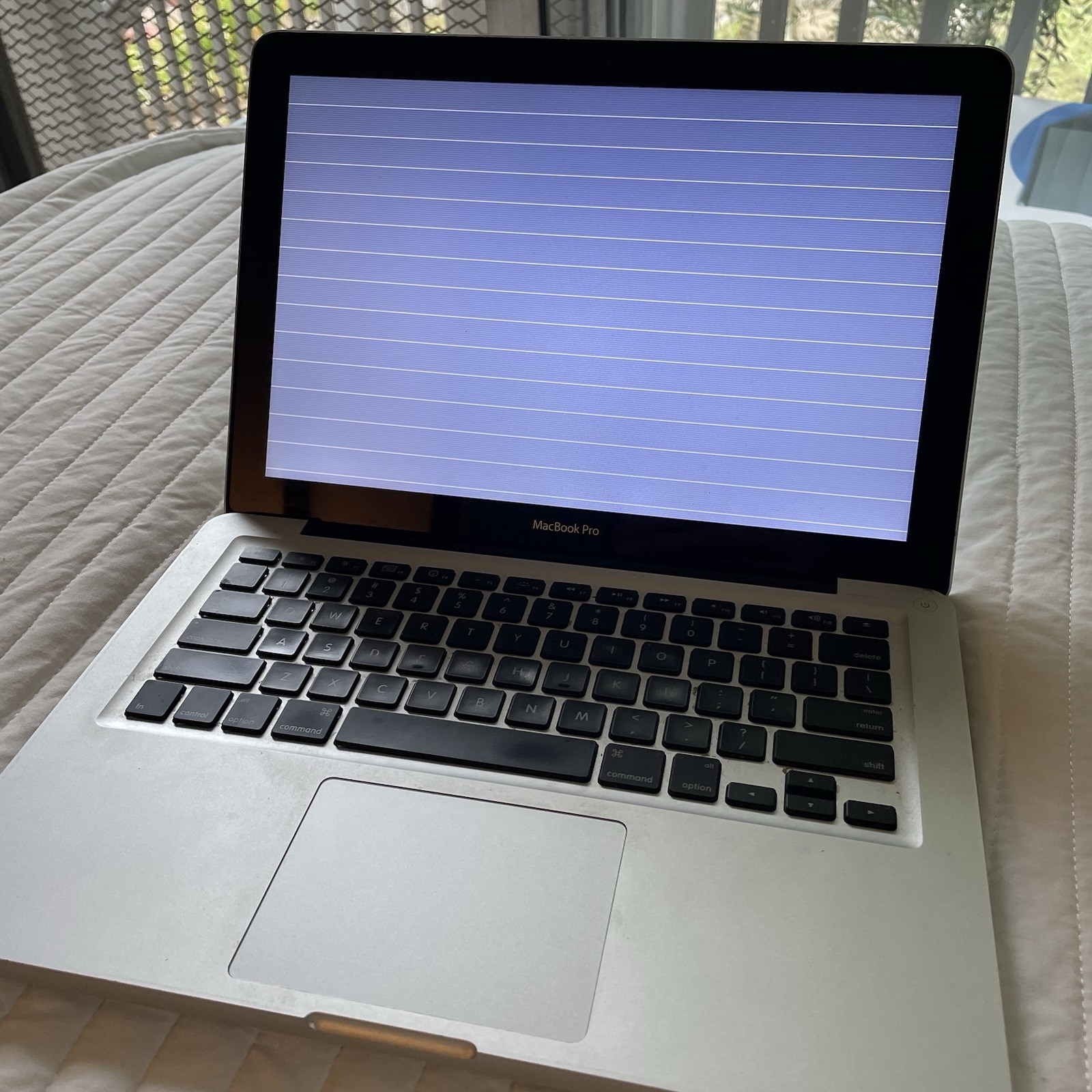 Apple MacBook Pro A1278 Intel Core i5-3210M 2.5GHz 2 GB No Hard Drive