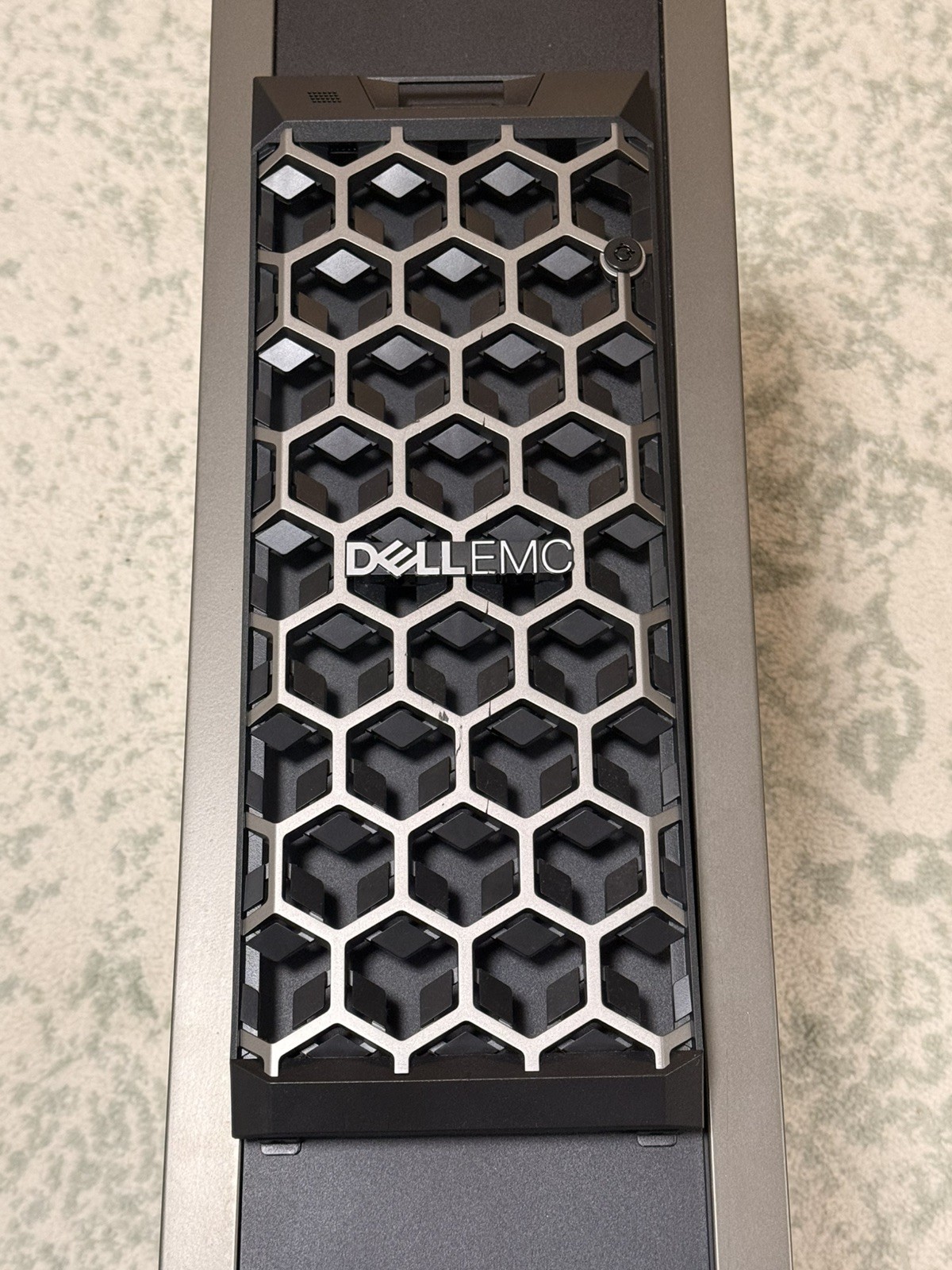 DELL POWEREDGE T640 Server 8 BAY 2X XEON GOLD 40 Cores 128GB, 2 X 960GB SSD