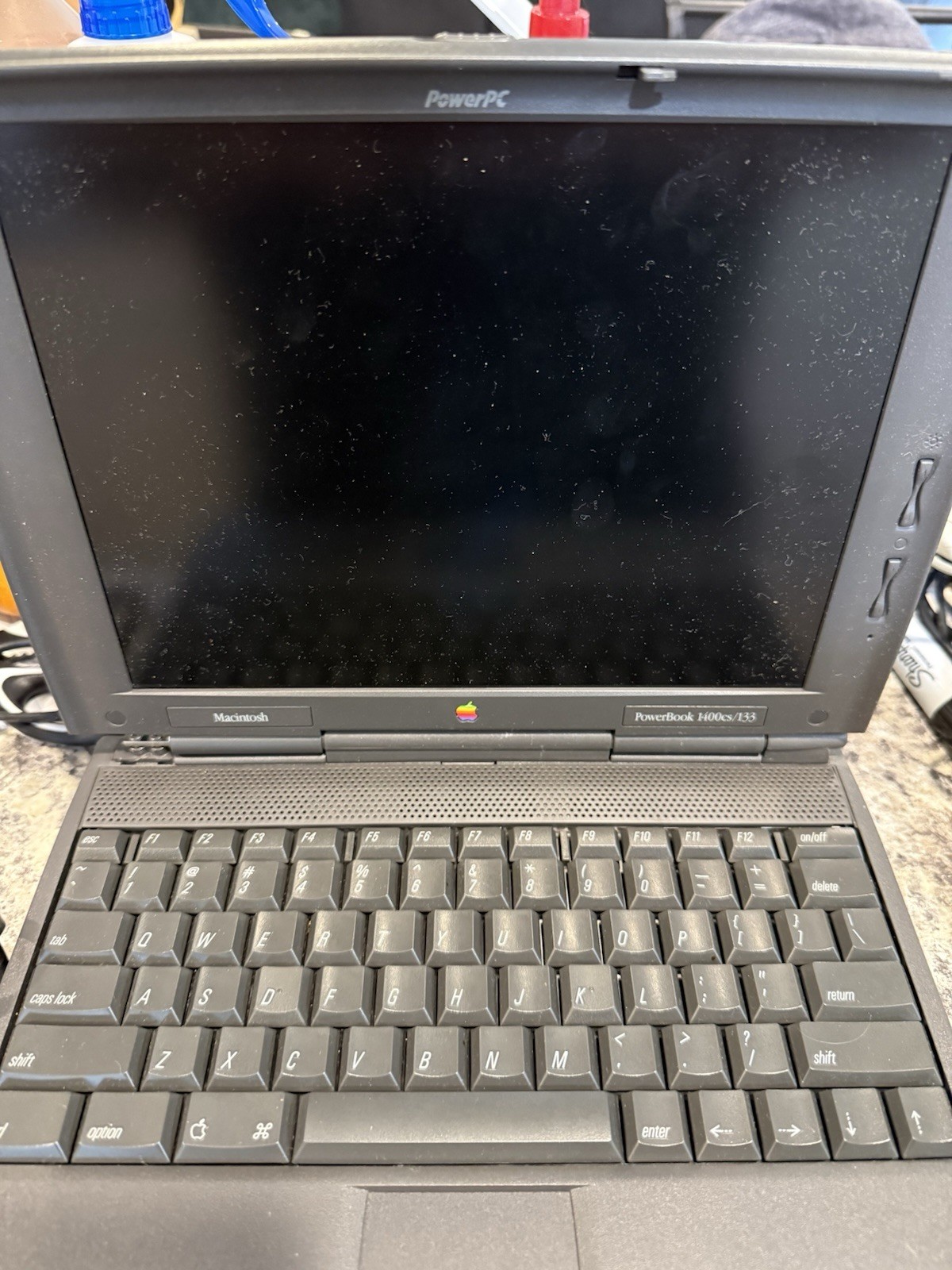 Apple PowerBook 1400cs/133 12" Black PowerPC 133MHz 32MB 1.3GB HDD Mac OS 8