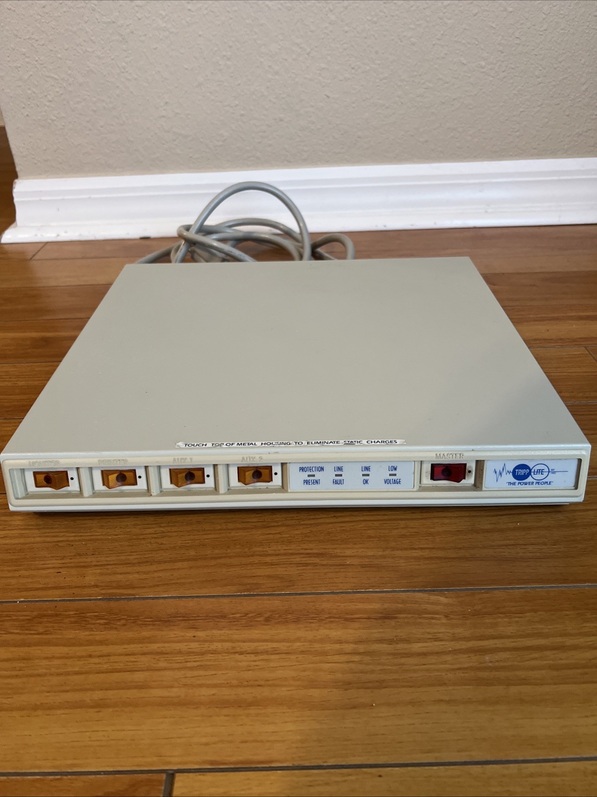 Tripp Lite Command Console CCI 6-12 Surge Suppressor Power Strip