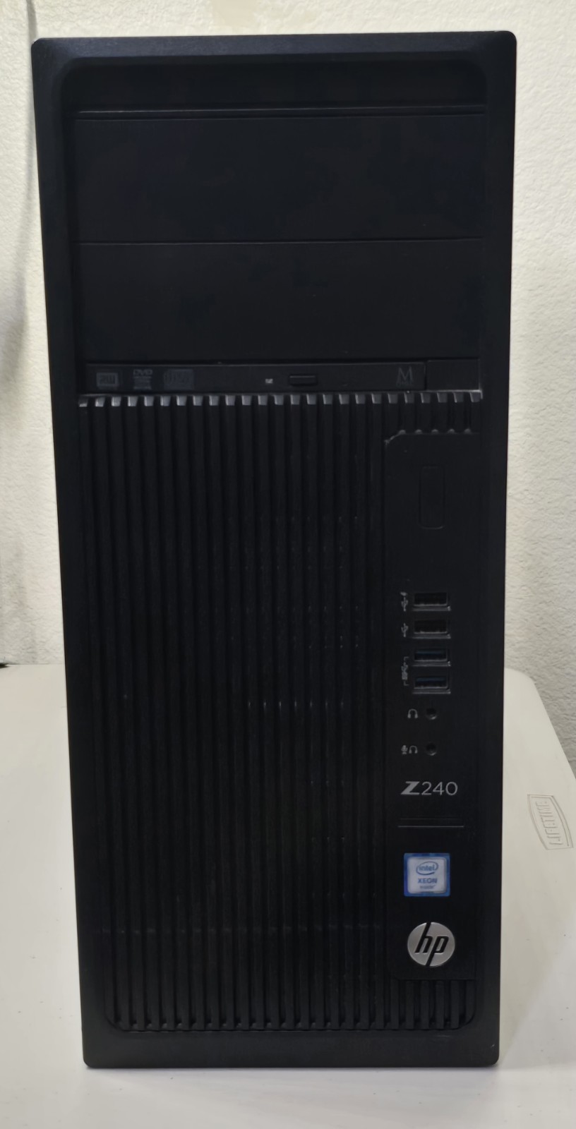 HP Z240 Intel Xeon E3-1240 32GB RAM 700GB NVIDIA Quadro K620 - Win 10 PRO