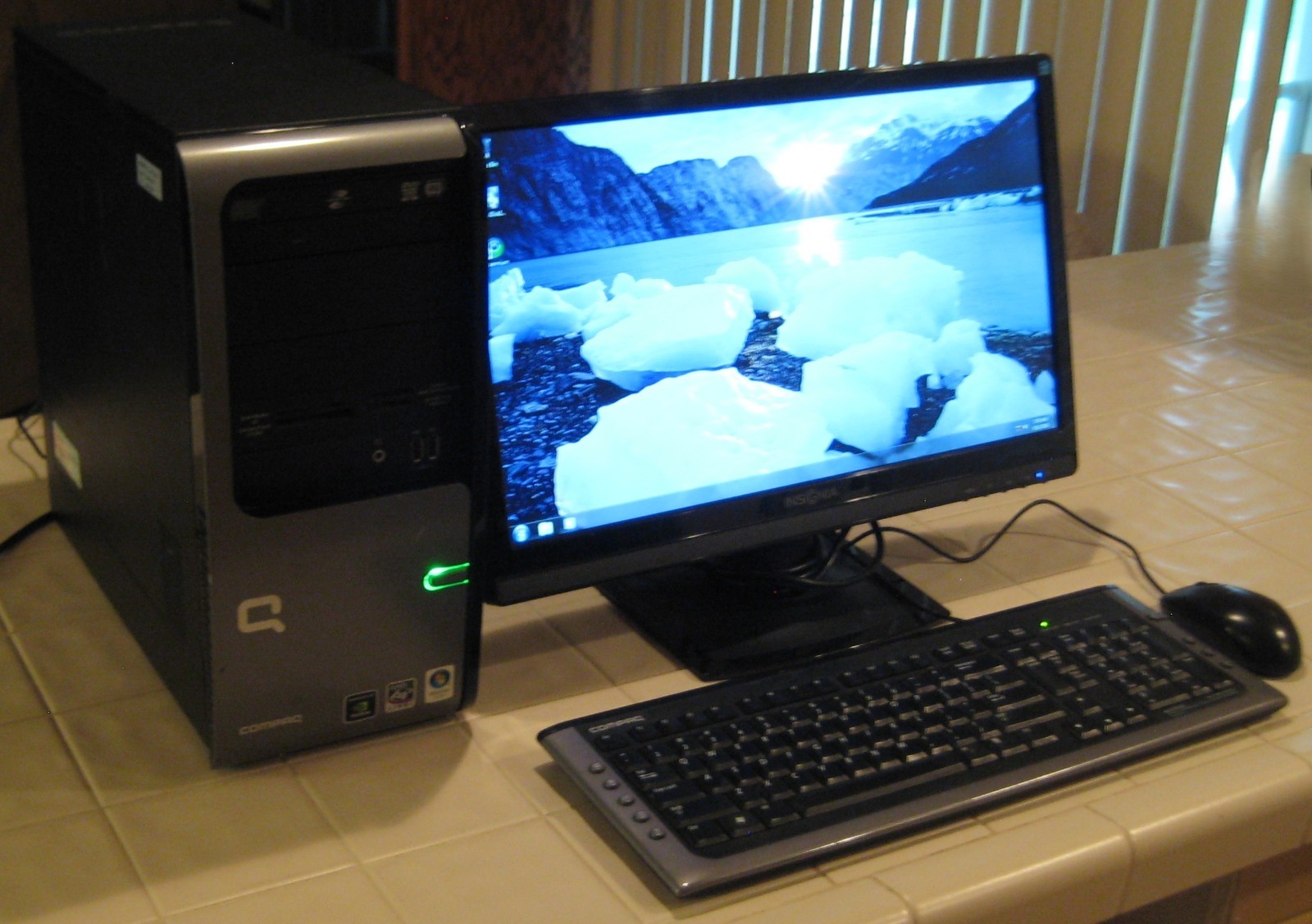 Compaq RS5123WH (Series SR5000) Computer, 2GB Ram, 320GB HDD, Win 7 Ultimate