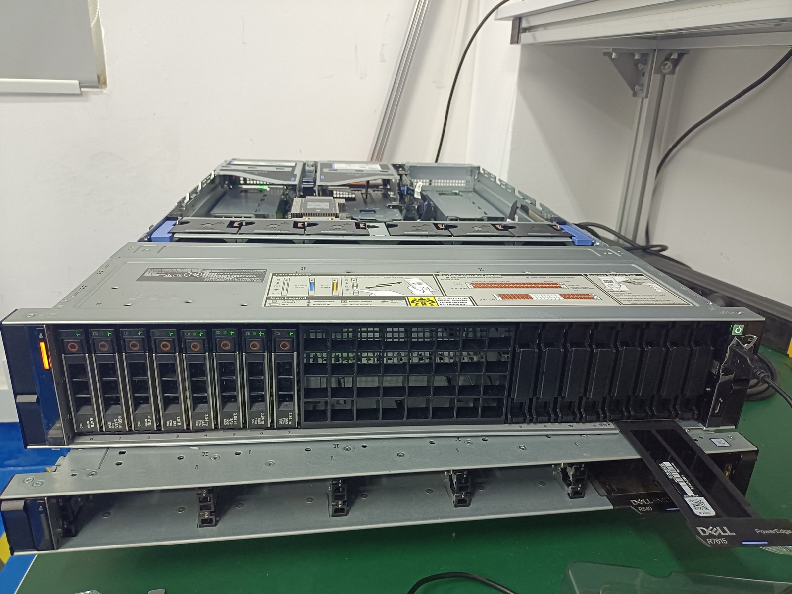 Dell PowerEdge R7615 Server 16X2.5"(16X NVME)/1x EPYC 9554P CPU/32G 4800MHz RAM