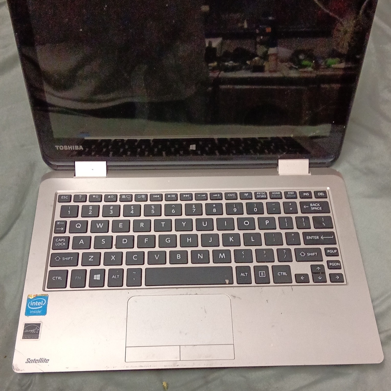 Toshiba touch Satellite L15W-B1302 11.6" Celeron 4GB 500GB HDD Win 8 Silver