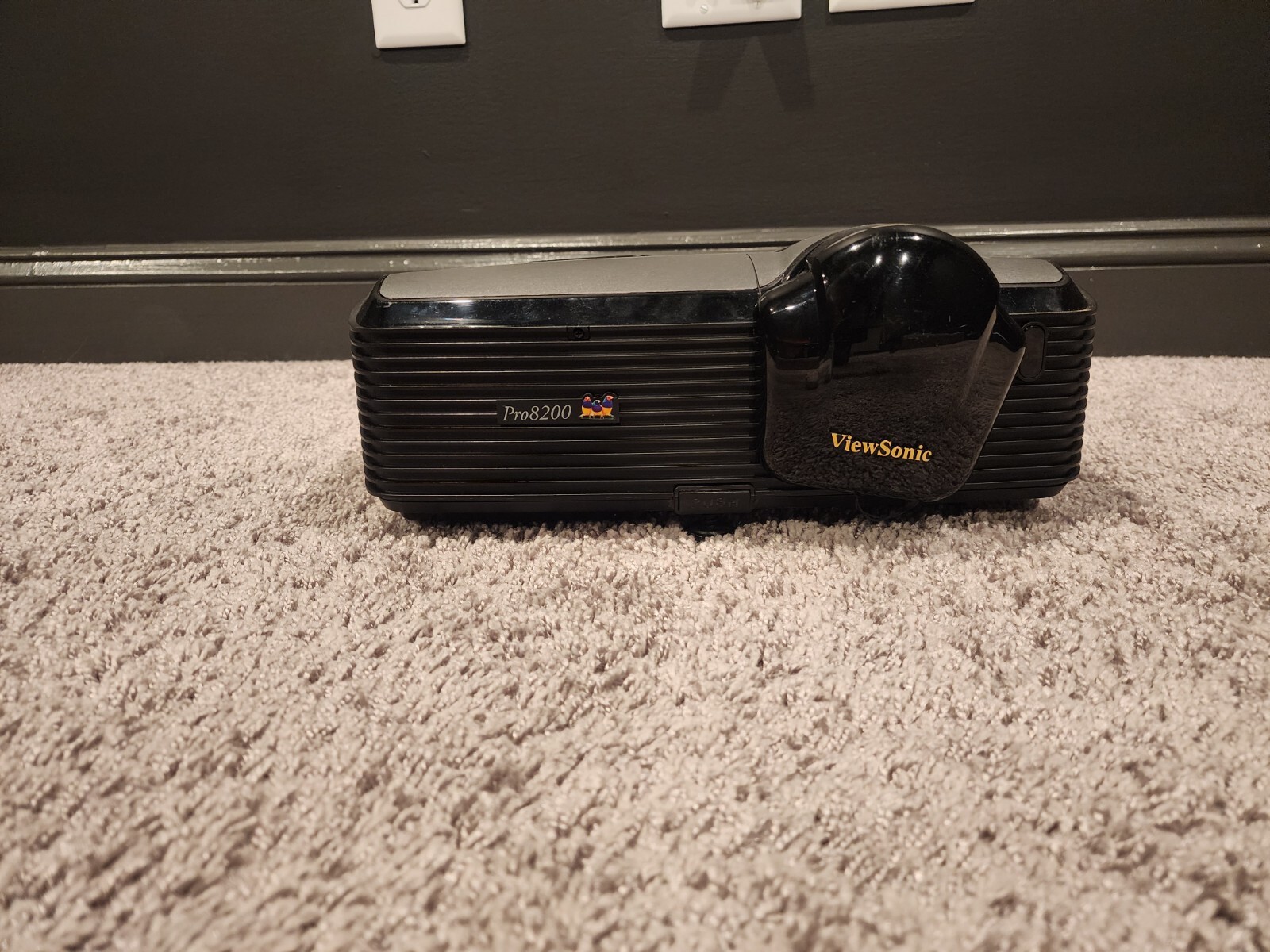 ViewSonic Pro8200 DLP Projector - Full HDMI - Zeny 100 inch projector screen