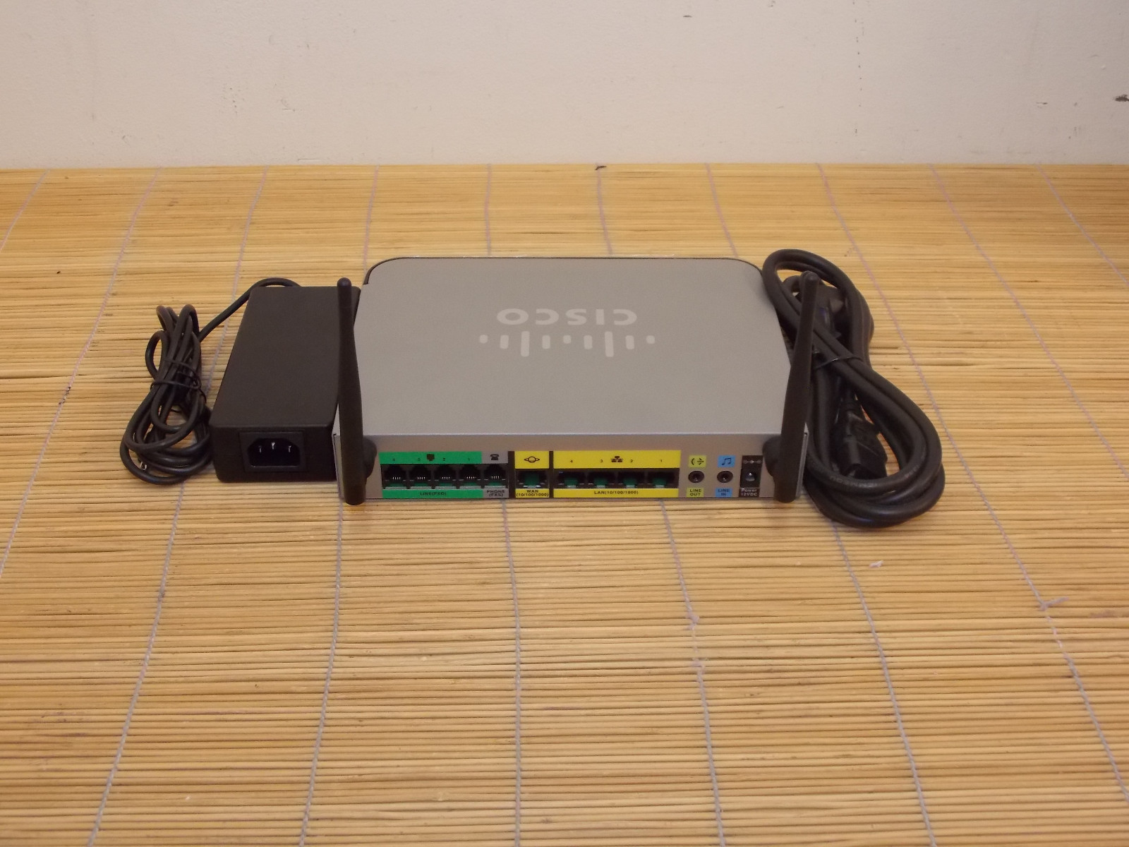 Cisco UC320W-FXO-K9 Small Business Unified Communications system 