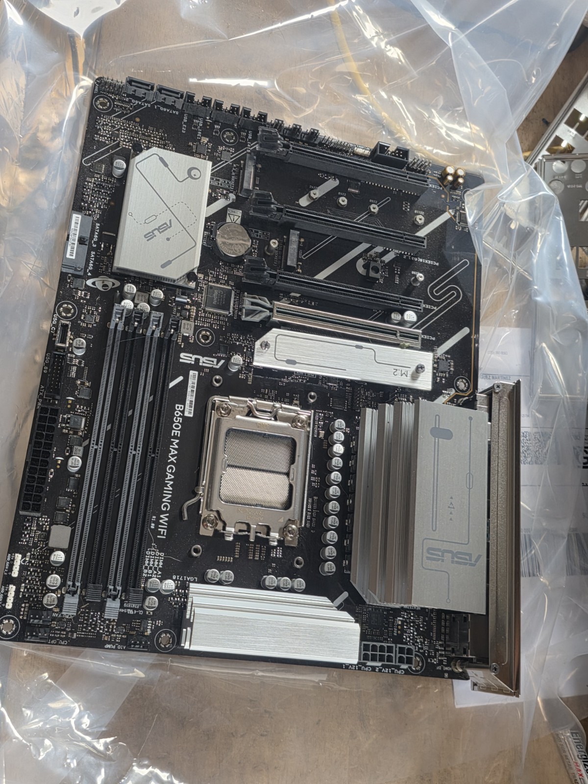 ASUS B650E MAX GAMING WIFI W ATX AM5 DDR5 Motherboard HDMI USB-C Gaming