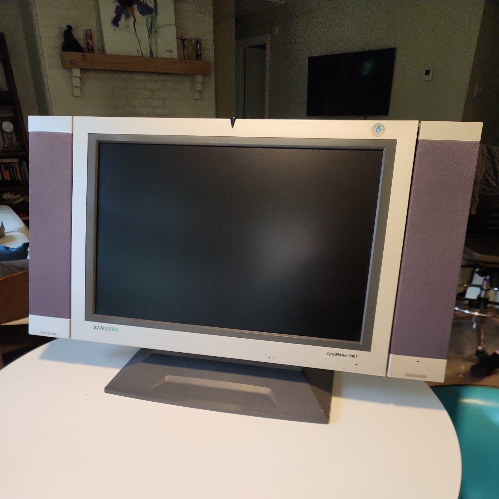 Samsung 240T SyncMaster 24” LCD TFT Computer Monitor WITH ORIGINAL SPEAKERS