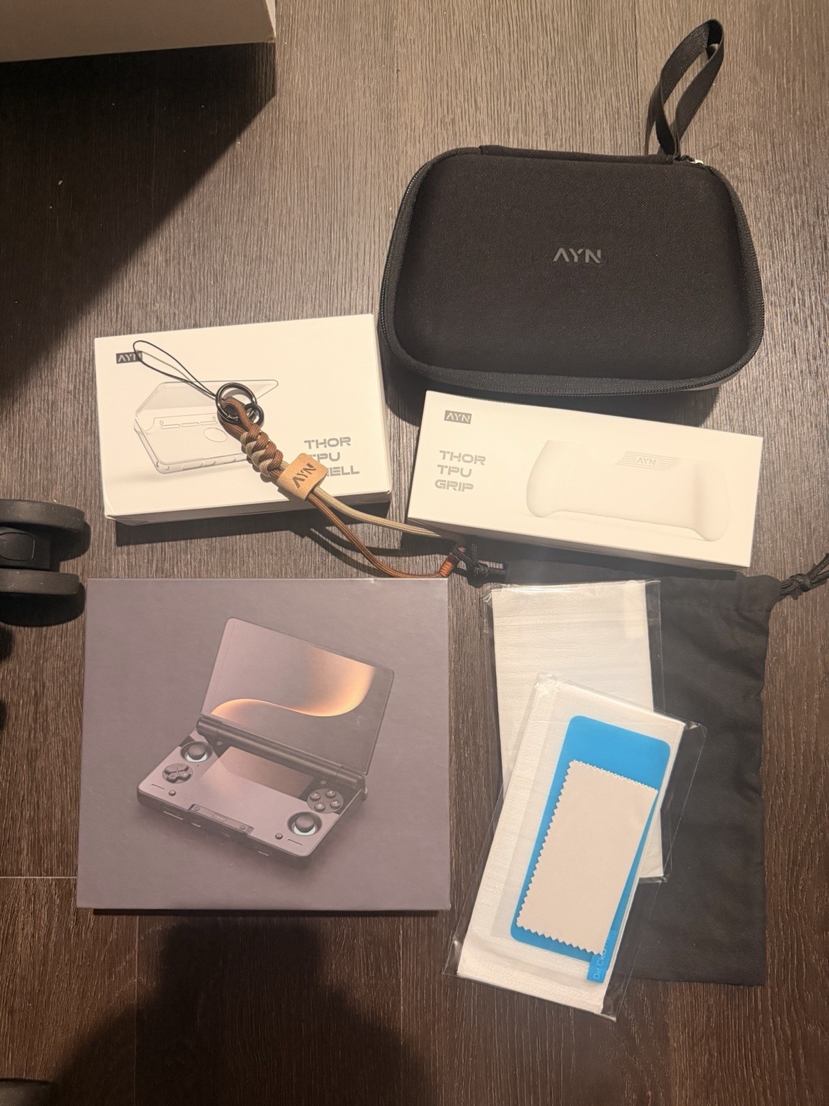 AYN Thor Pro Rainbow 256 GB w/ accessories