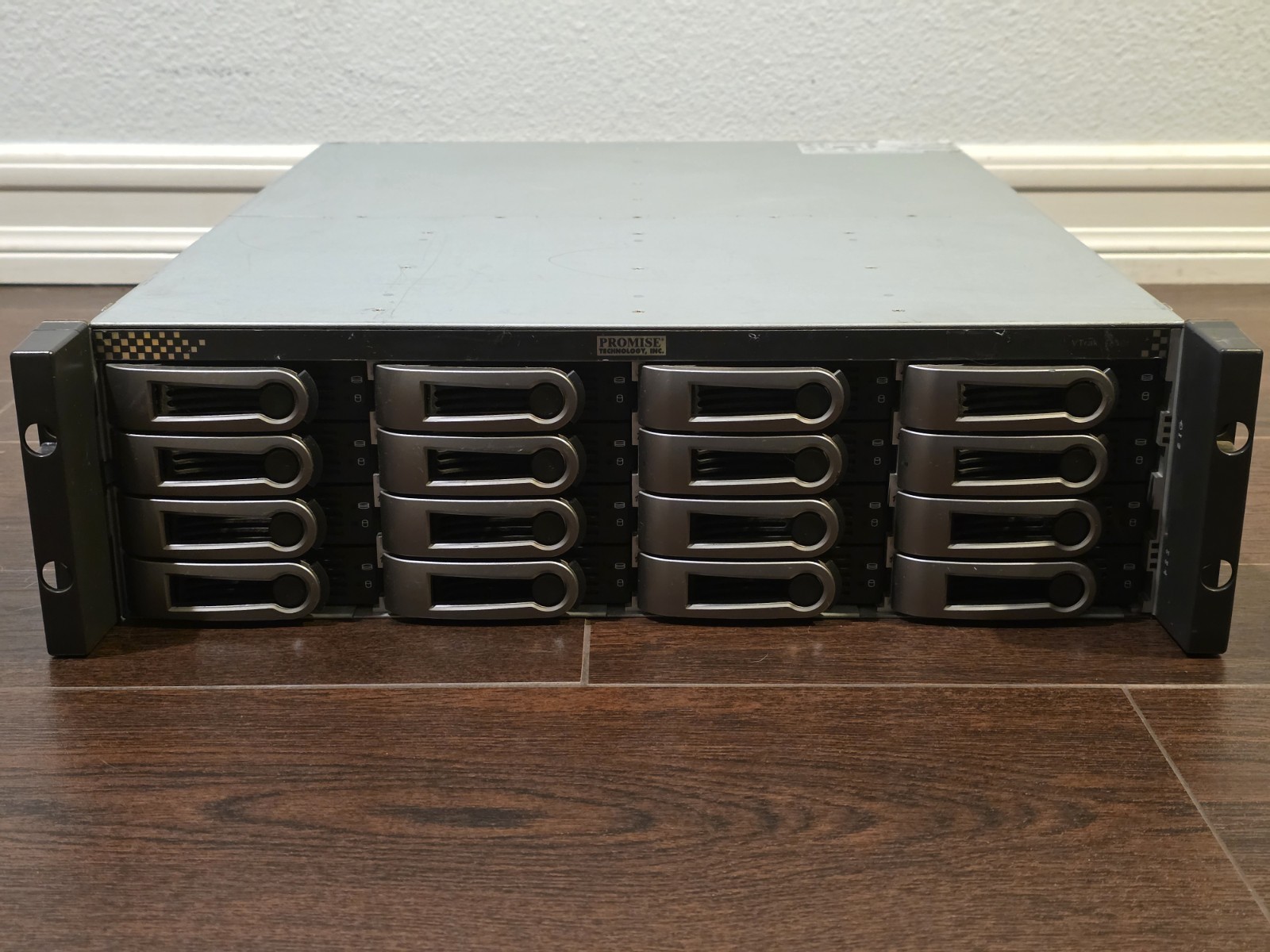 Promise Technology VTrak E610f 16-Bay SAS/SATA RAID Network Storage 16x750GB HDD