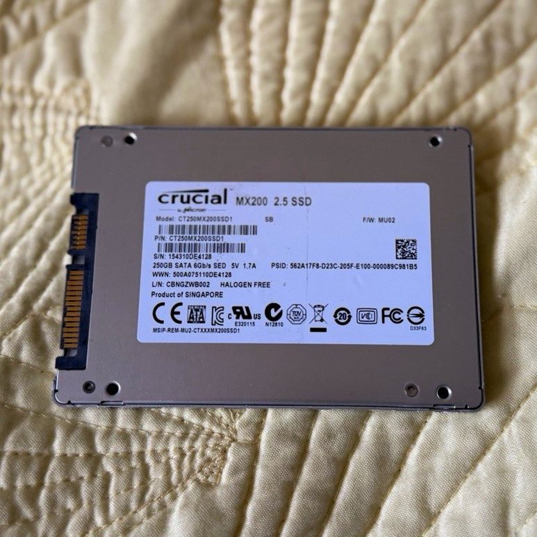 Crucial MX200 250GB 2.5 in SATA III Internal SSD CT250MX200SSD1