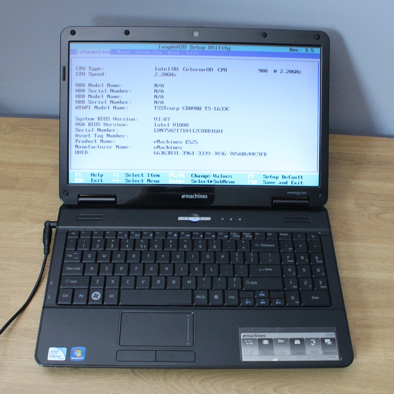 EMACHINES E525  - Intel Celeron 900 2.2Ghz - 2GB RAM - 15.6" - No HDD/OS - READ