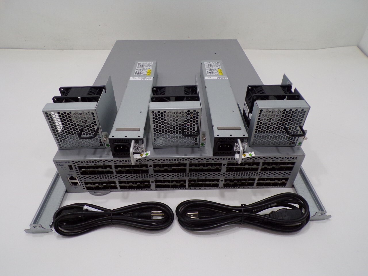 Brocade 6520 EMC EM-6520-48 DS-6520B 48/96 Active Ports Fibre Channel SAN Switch