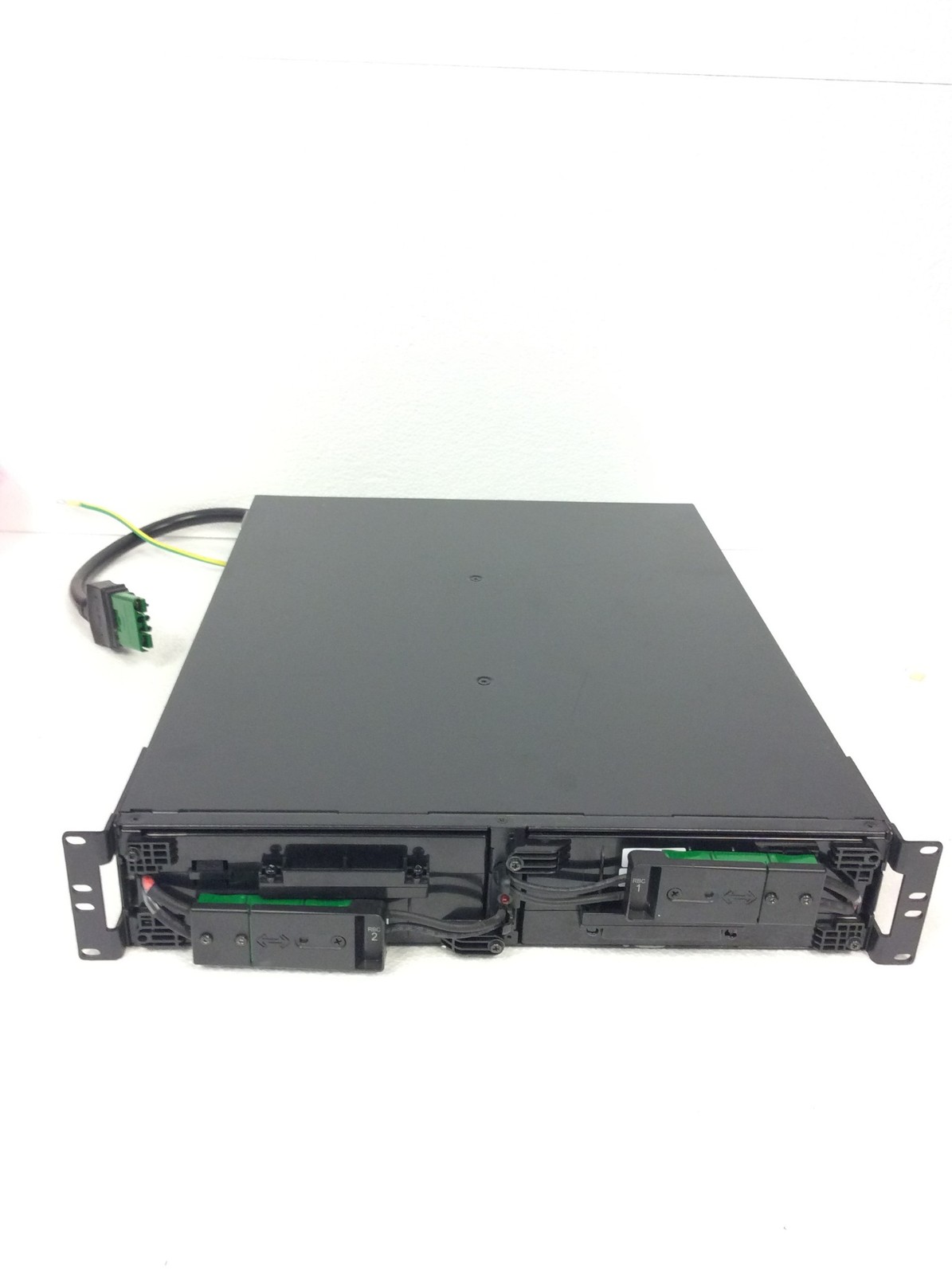 APC SRT72RMBP Smart-UPS SRT 2.2kVA Battery Pack w/2x Batt Cartridge, No Battery