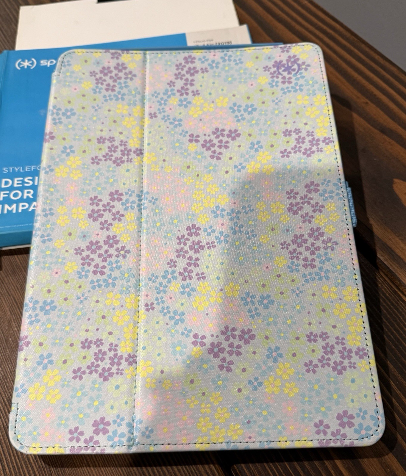 NEW Speck StyleFolio Print case for 10.5-inch iPad Pro and iPad Air