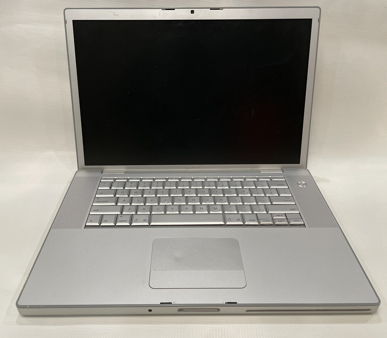 Macbook Pro 15" 15-inch Core 2 Duo 2.16 Ghz 2GB RAM MacbookPro2,2 MA609XX/A