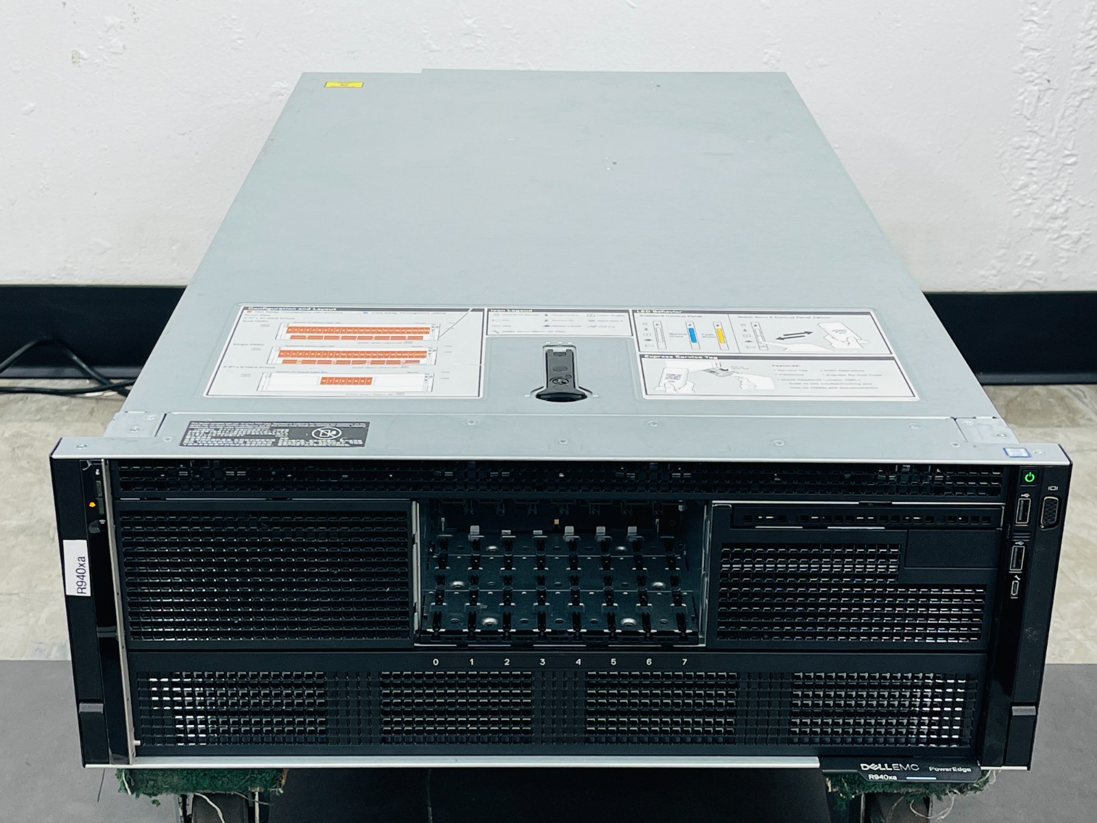 Dell EMC PowerEdge R940xa 8-Bay SFF 4U w/2x Intel 5115 2x M.2 240GB 2x Dell 32GB