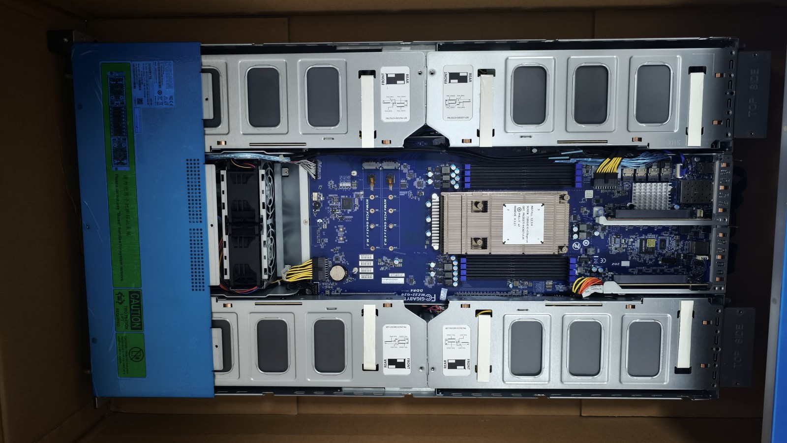 Gigabyte G292-Z20 2U 8GPU Server 8x 2.5"  8x GPU EPYC 7001/7002 CPU 2x 2200W PSU