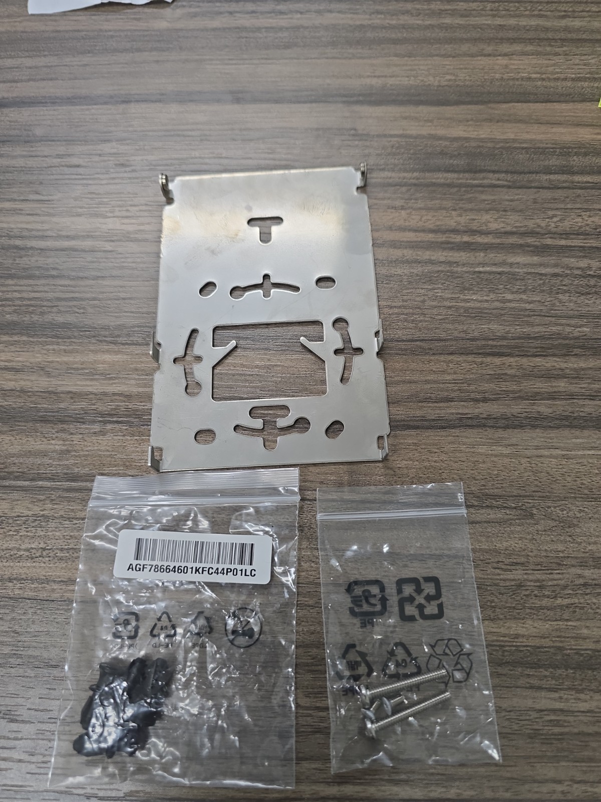 Ruckus H500 Backplate Mounting Bracket and Screw kit. Set Of 50. 