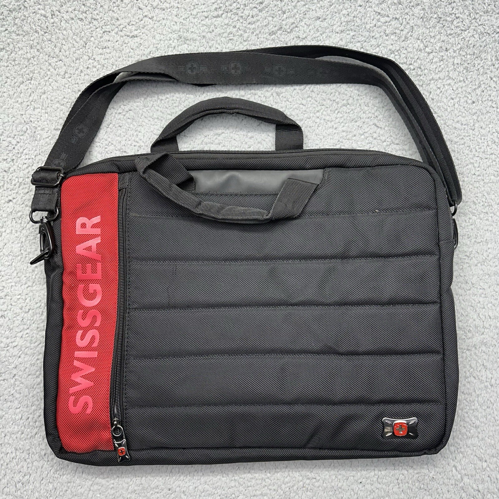 SwissGear By Wenger GA-7404-02F00 The Anthem Black/Red 17" Laptop Messenger Bag