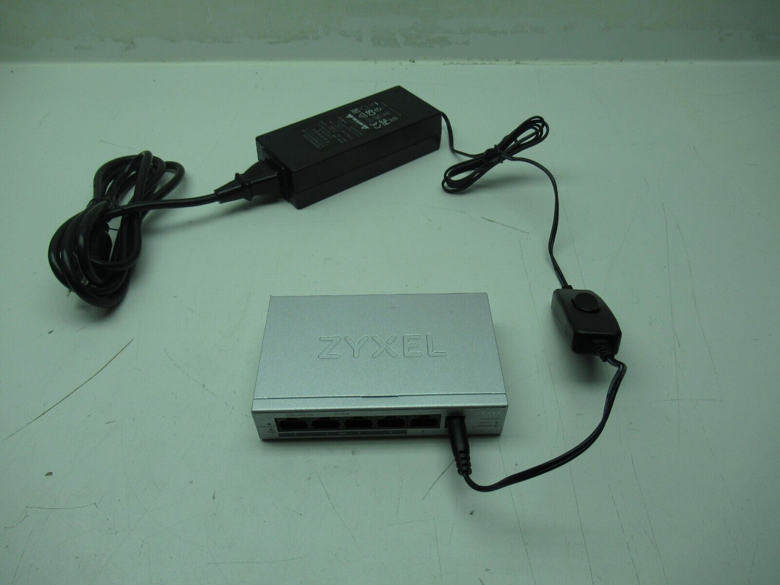 ZyXEL GS1005HP 5-Port GbE Unmanaged PoE Switch Ethernet With Power Supply