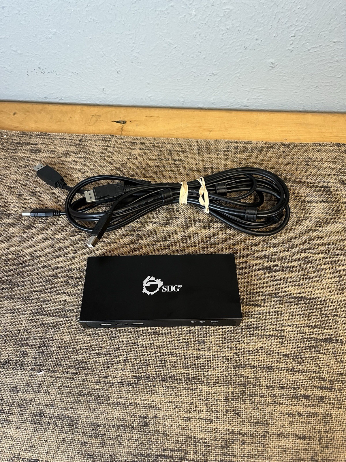 Siig 2x1 USB KVM Switch With Cables Model BDH1609X