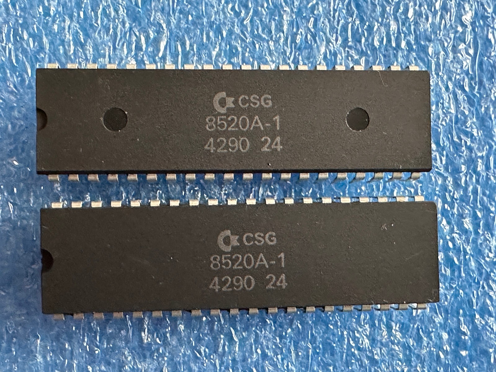 8520PD CSG ODD EVEN (x2) from an Amiga 500 rev.6A... #42 90