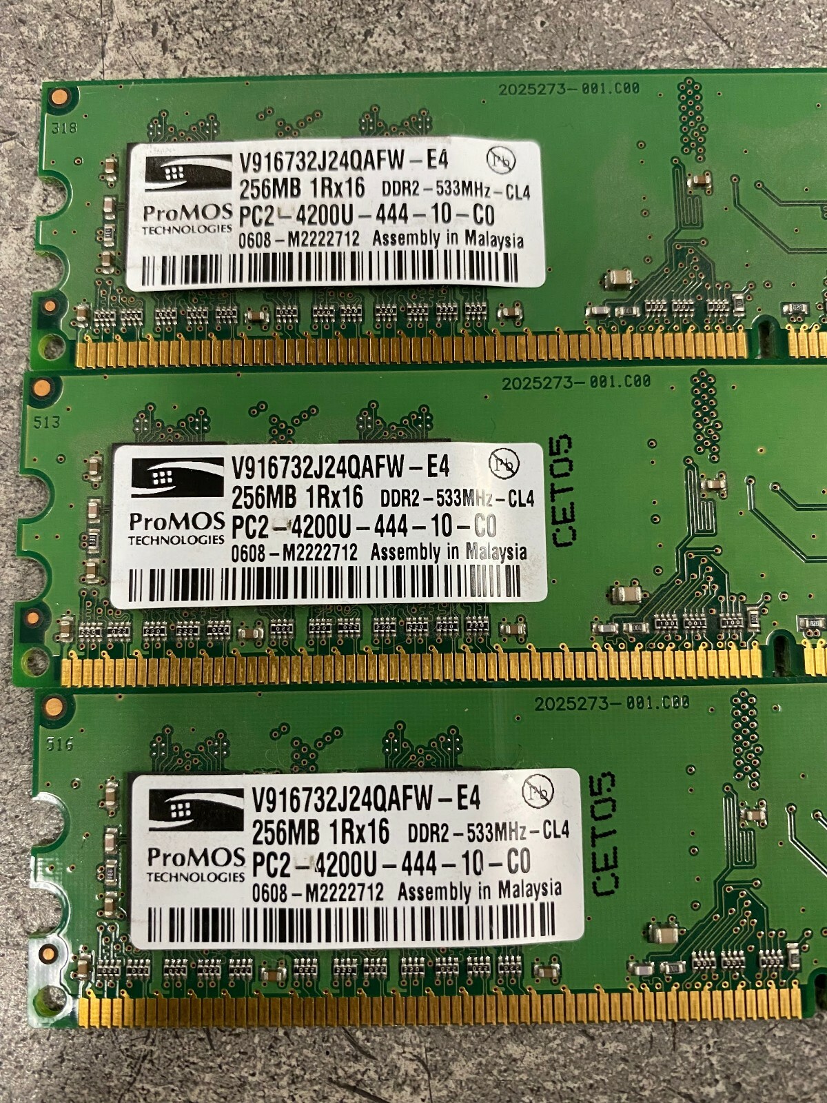 Promos V916732J24QAFW-E4 Pack of 3 x 256MB PC2-4200U-444-10-C0