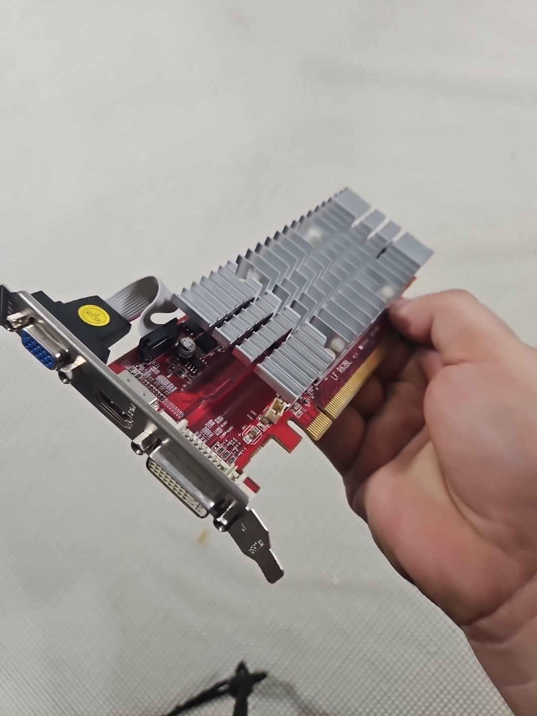 256MB Club3D AMD ATI Radeon HD 3450 PCI-E x16 GDDR2 DVI HDMI VGA Graphics Card