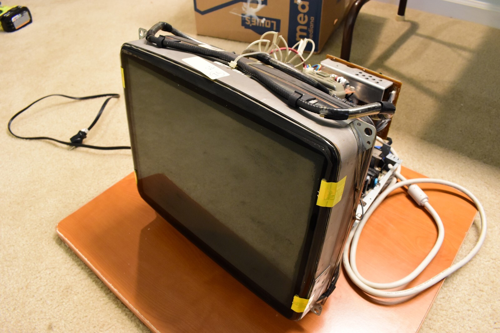 [For Parts/Read description] Dell Ultrascan P780 CRT - Case missing/Service need