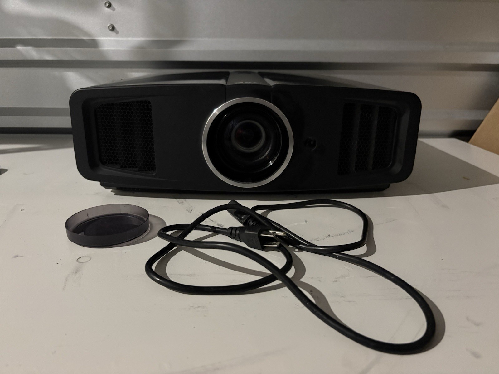 JVC DLA-HD100 (DLA-HD100-BU) Full HD Home Theater Projector - Lamp: 1,417 Hours