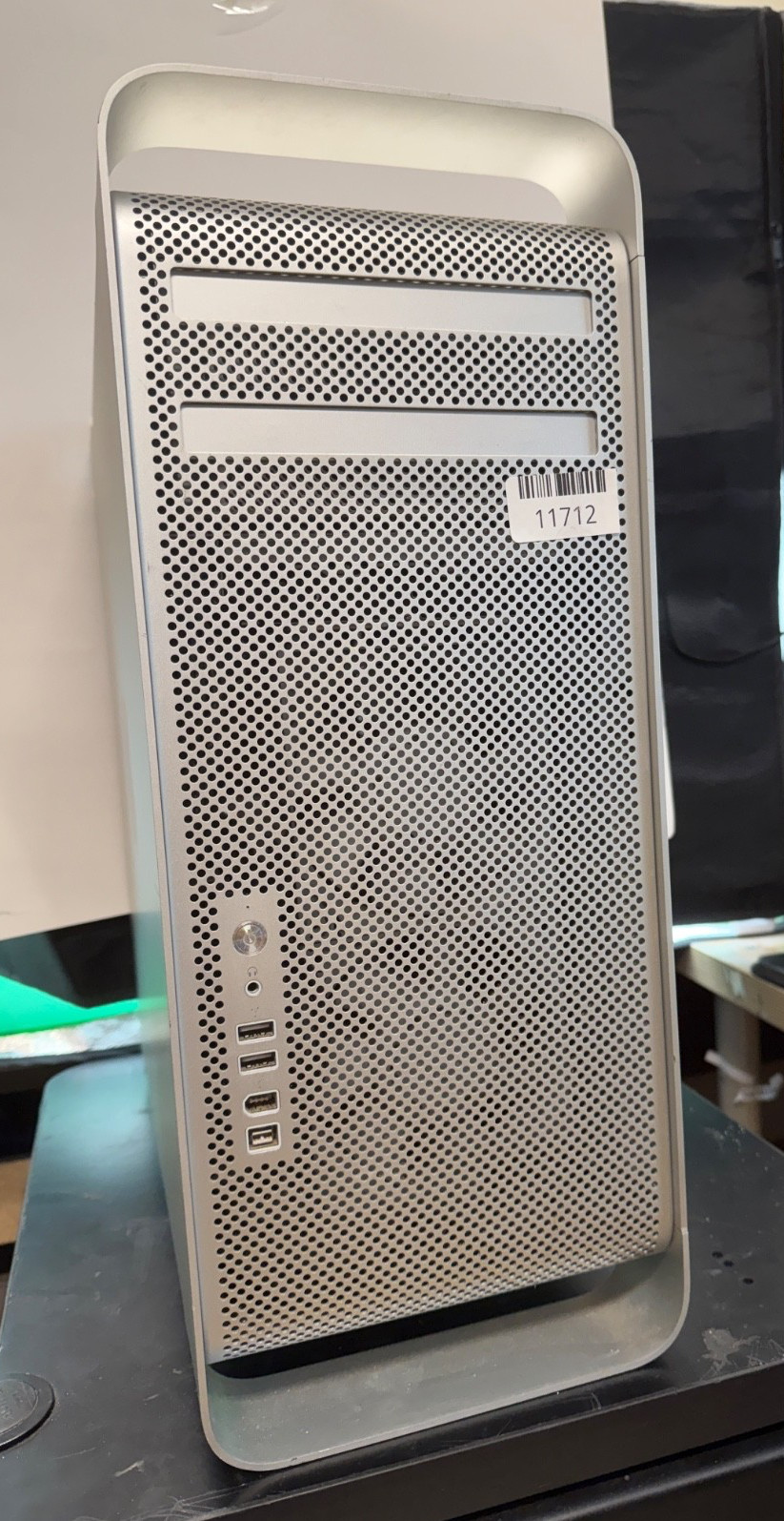 Apple Mac Pro (A1186, "8Core" 2007)Xeon X5365-4GB Ram 1TB HDD OS XLeopard NVIDIA