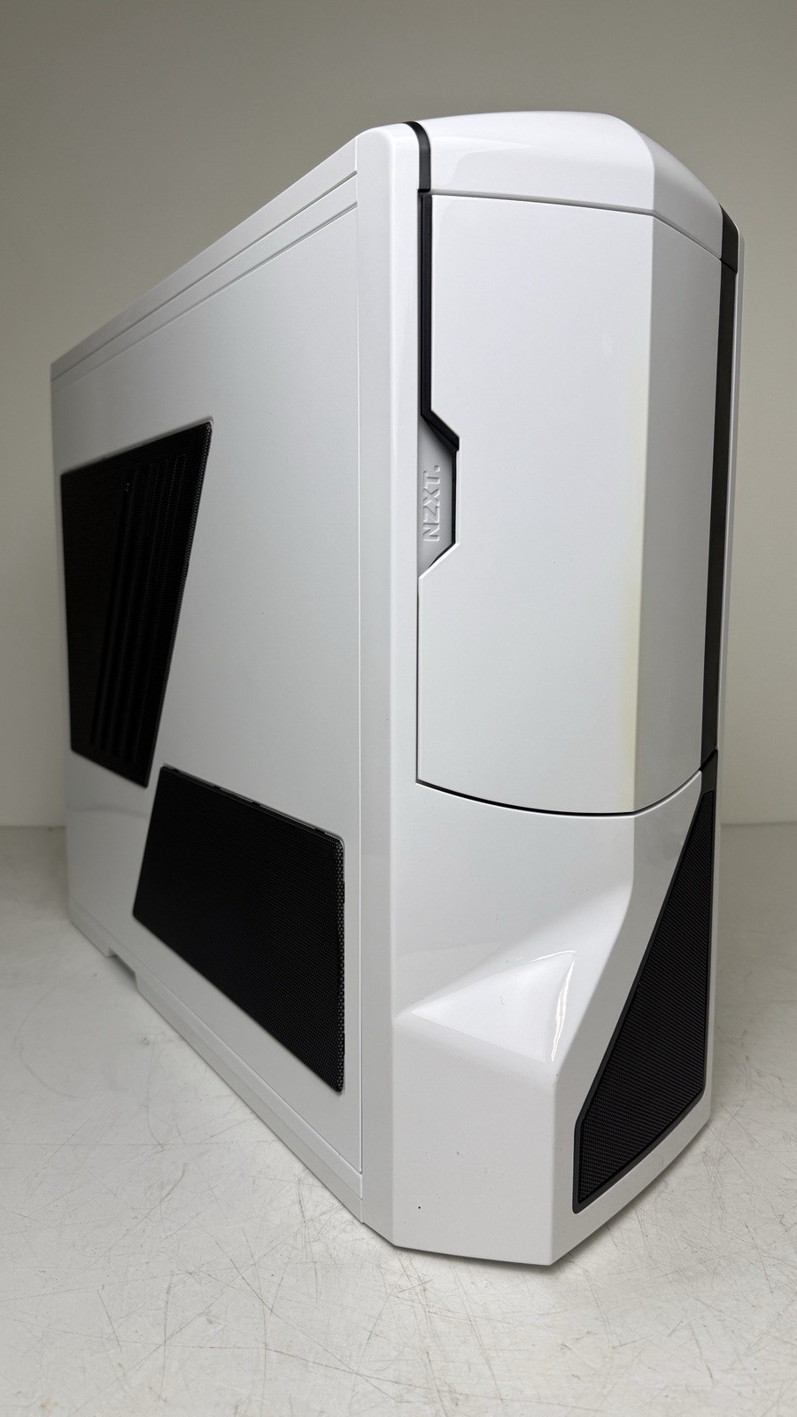 White NZXT Phantom ATX Full Tower Gaming PC Case Manufactured in 2010