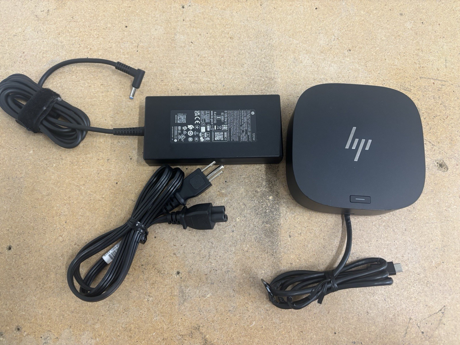 HP USB-C/A Universal Dock G2 5YH40AV#ABA HSN-IX02 120W AC Docking Station
