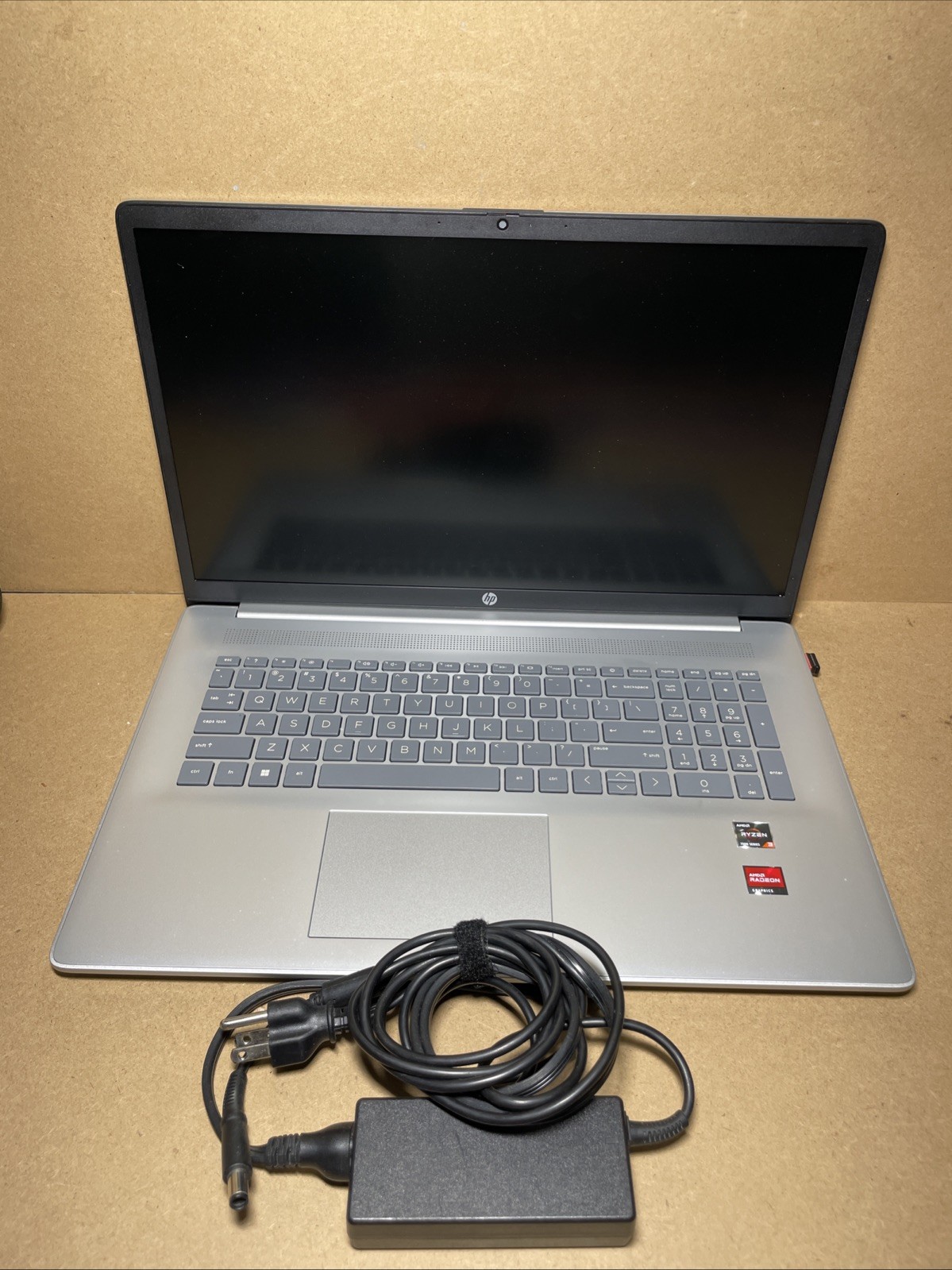 HP 17-CP2124OD R3-7320U 8GB RAM 256GB SSD