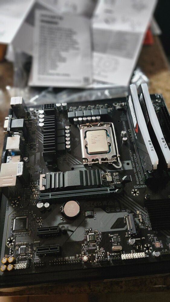 i3 12100F+B760M DS3H+PNY 2x16GB XLR8 RGB (CPU+Motherboard+Ram Combo)