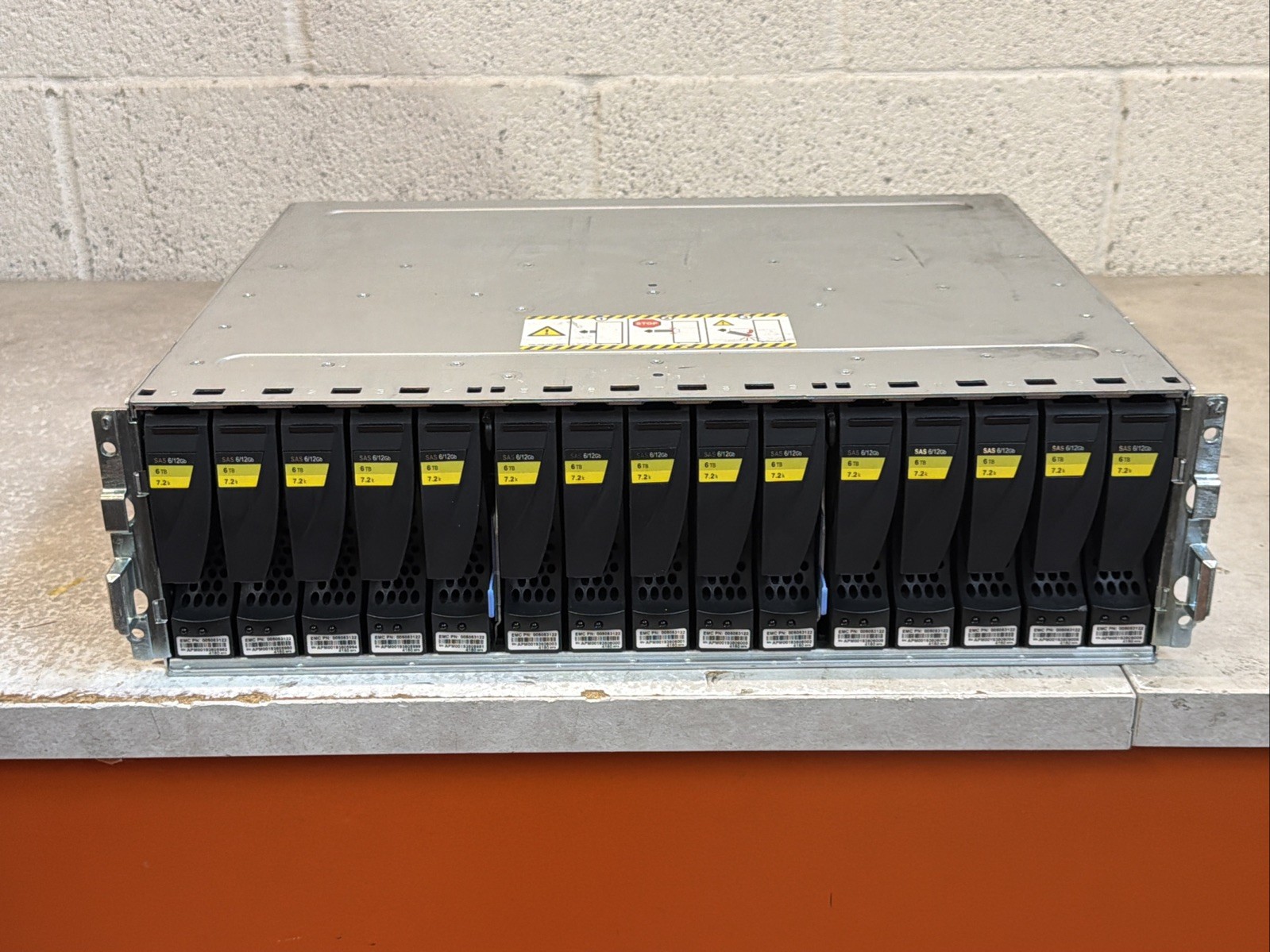 Dell EMC 15-Bay 3.5" SAS Disk Array Enclosure 12Gbps Dual LCC - 2x Power Supply