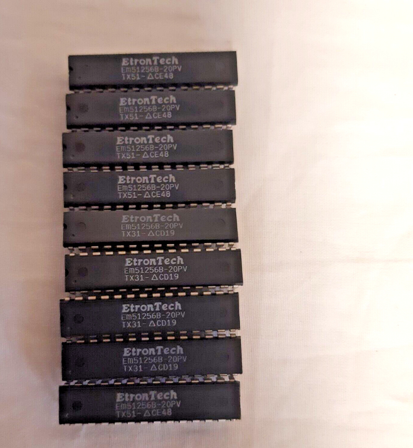 VINTAGE LOT OF 9 ETRONTECH 256K SRAM Memory RAM Random Access Memory DIP-28 Chip